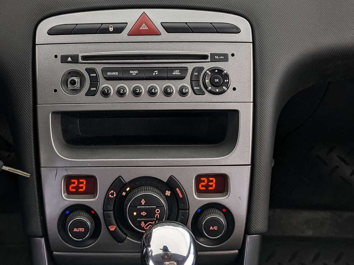 Peugeot 308 с пробегом — 2011 год. Фото: #12