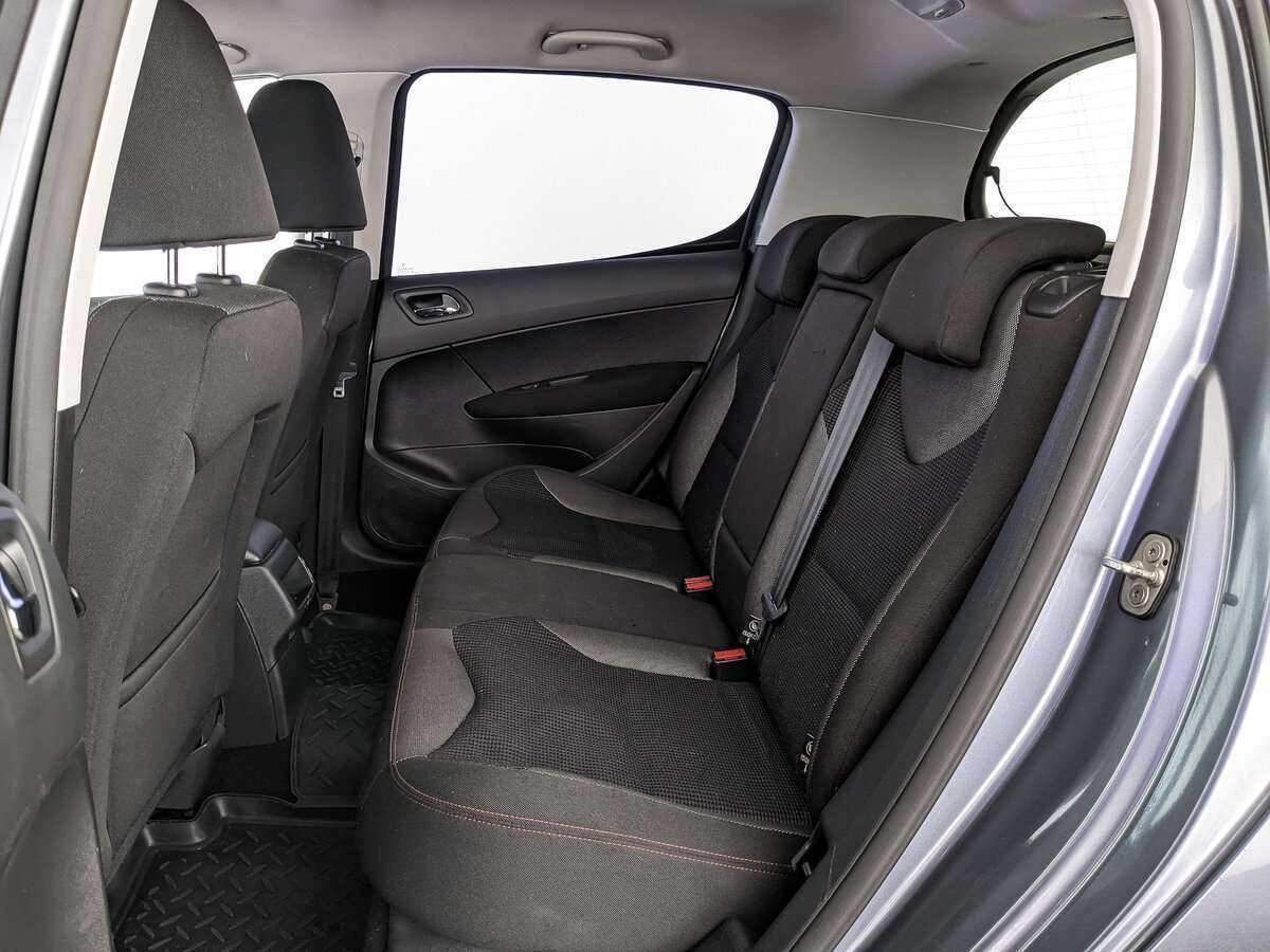 Peugeot 308 с пробегом — 2011 год. Фото: #13