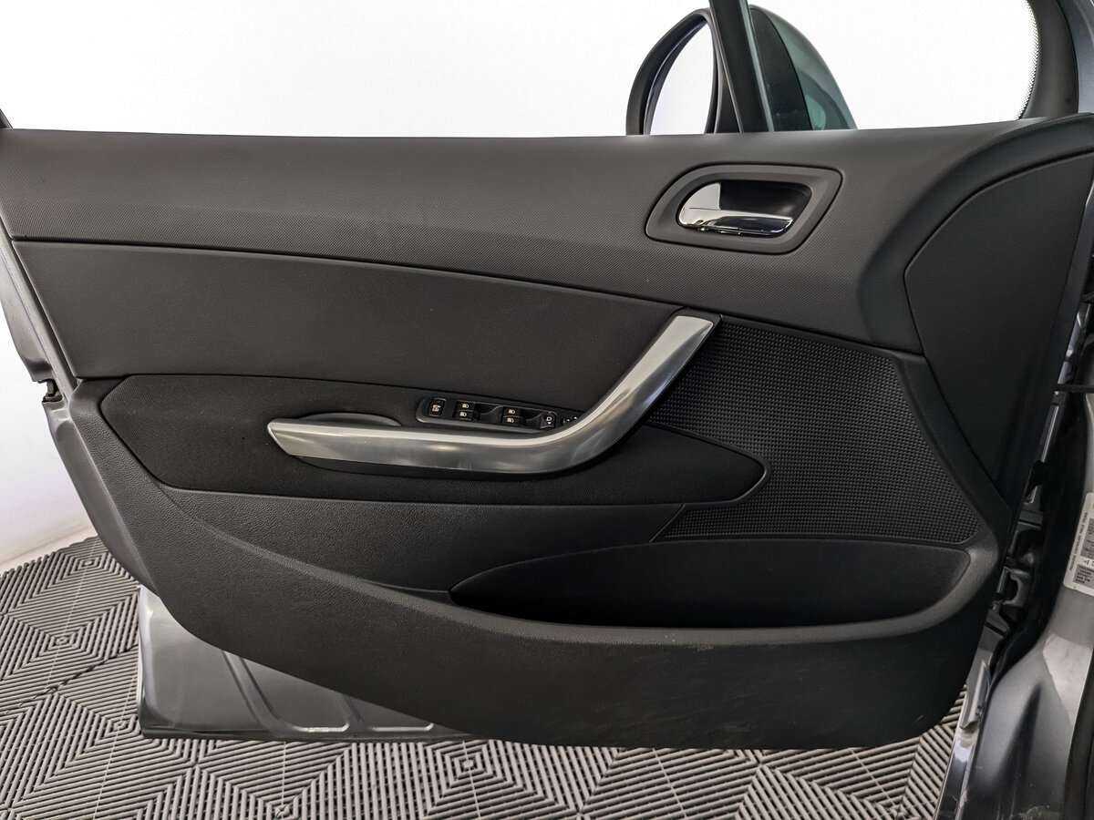 Peugeot 308 с пробегом — 2011 год. Фото: #14