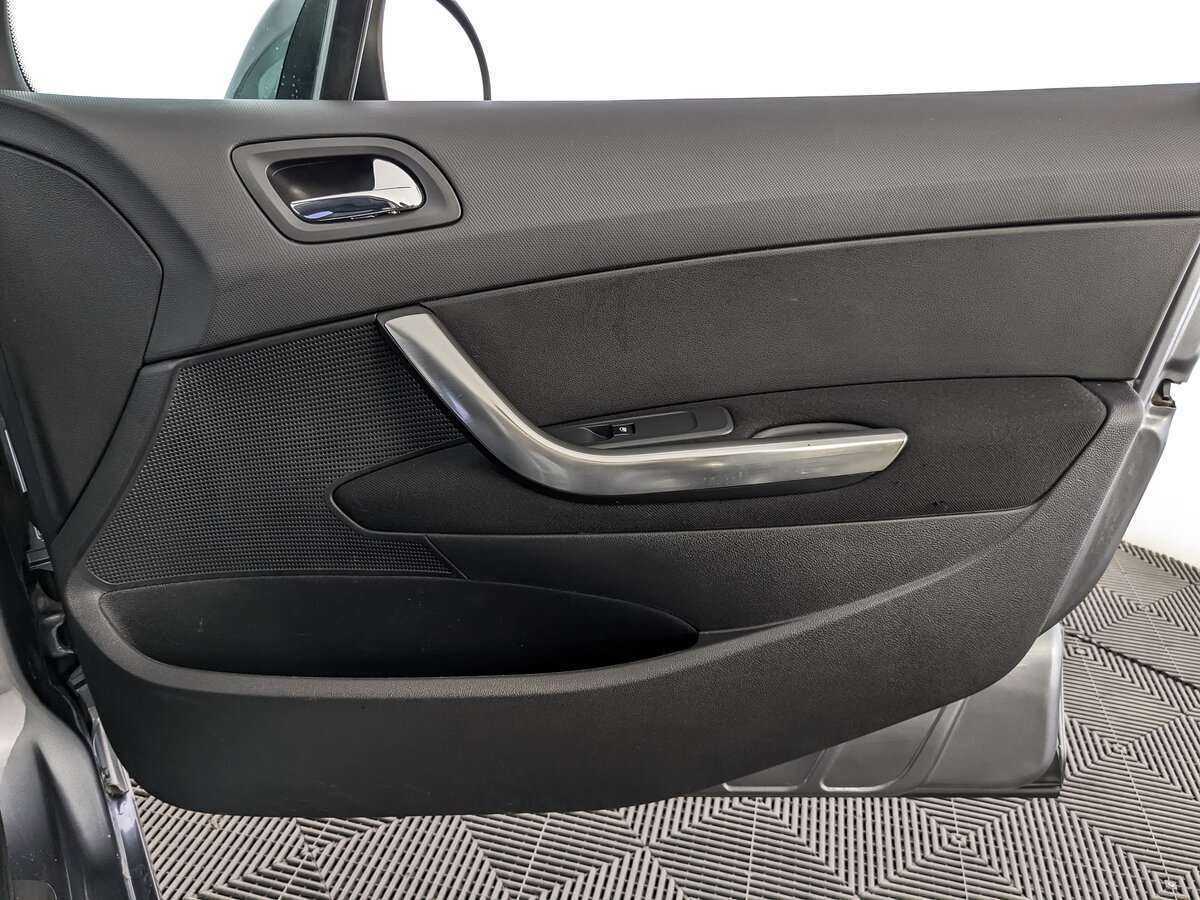 Peugeot 308 с пробегом — 2011 год. Фото: #20