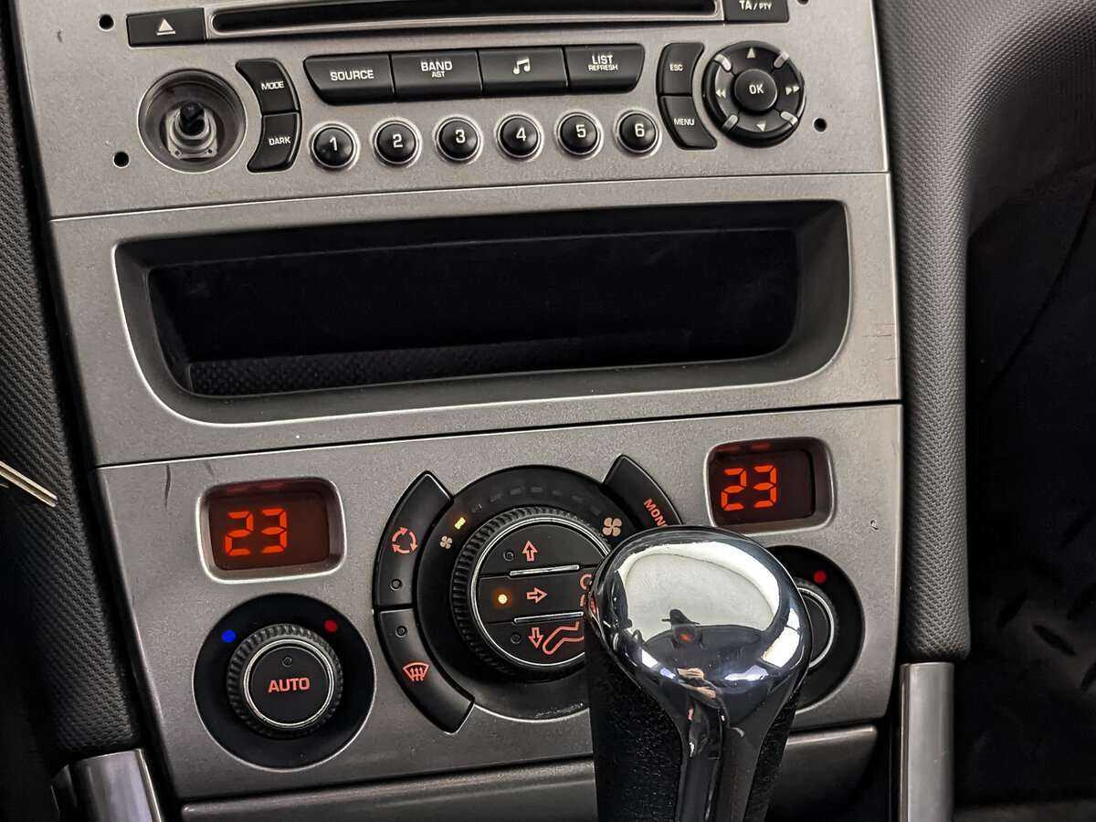 Peugeot 308 с пробегом — 2011 год. Фото: #21