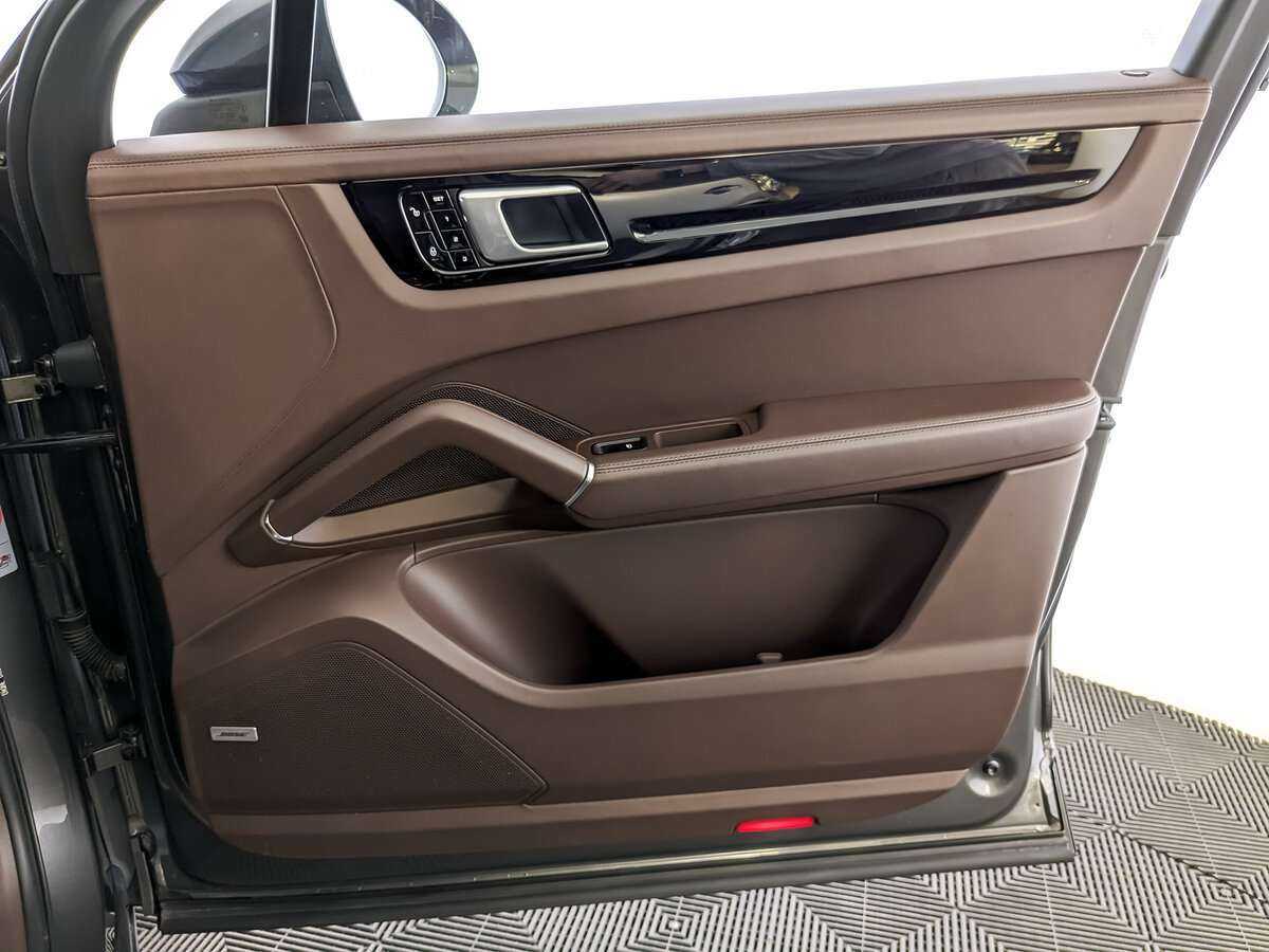 Porsche Cayenne с пробегом — 2018 год. Фото: #18