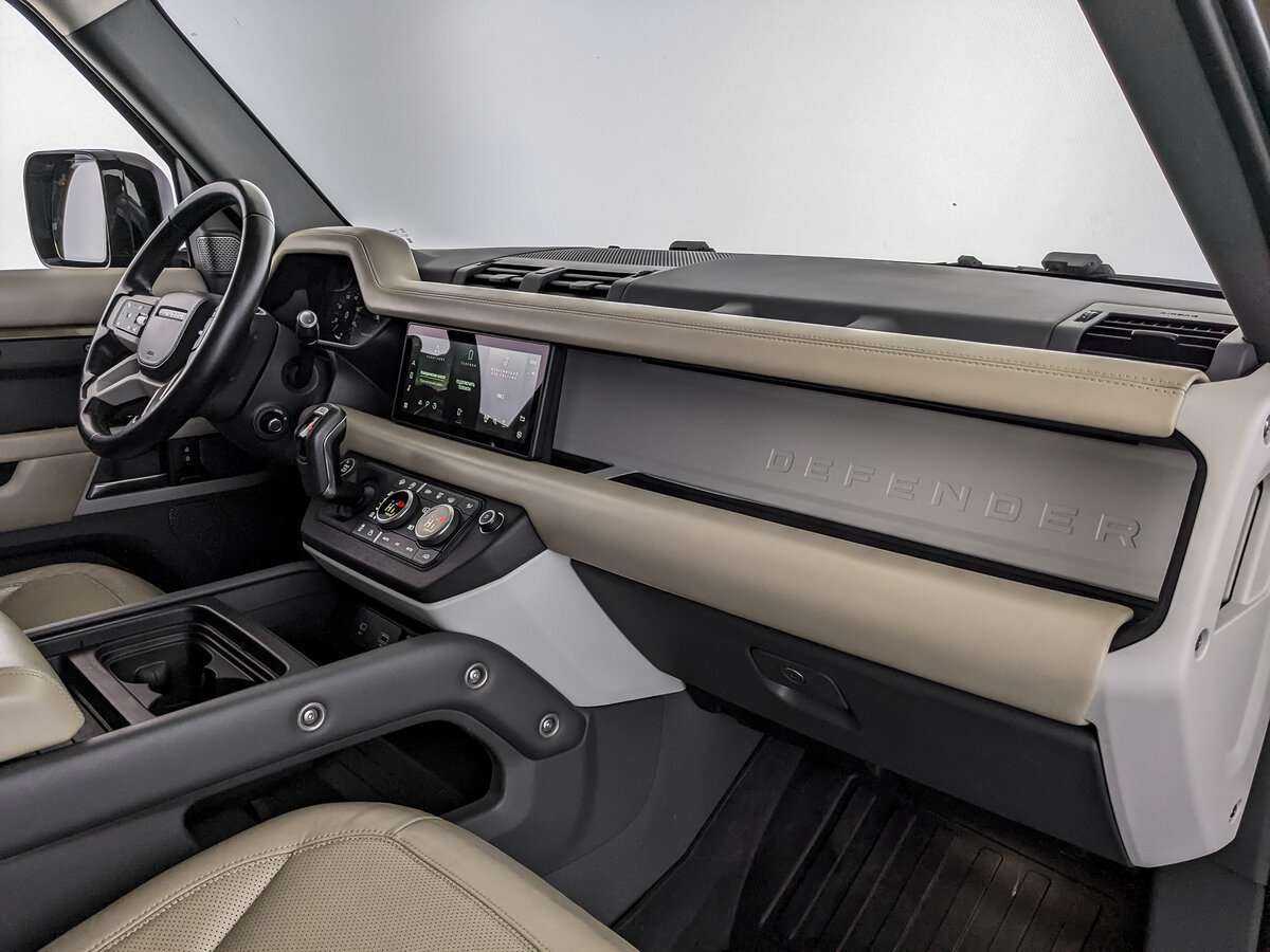 Land Rover Defender с пробегом — 2021 год. Фото: #6