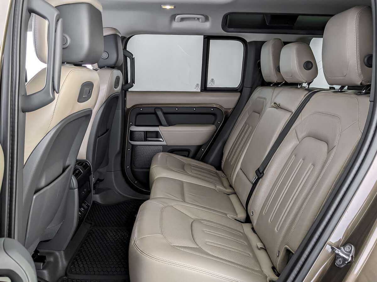 Land Rover Defender с пробегом — 2021 год. Фото: #10