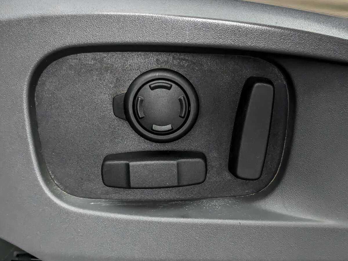 Land Rover Defender с пробегом — 2021 год. Фото: #13