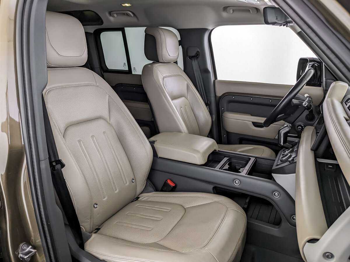 Land Rover Defender с пробегом — 2021 год. Фото: #17