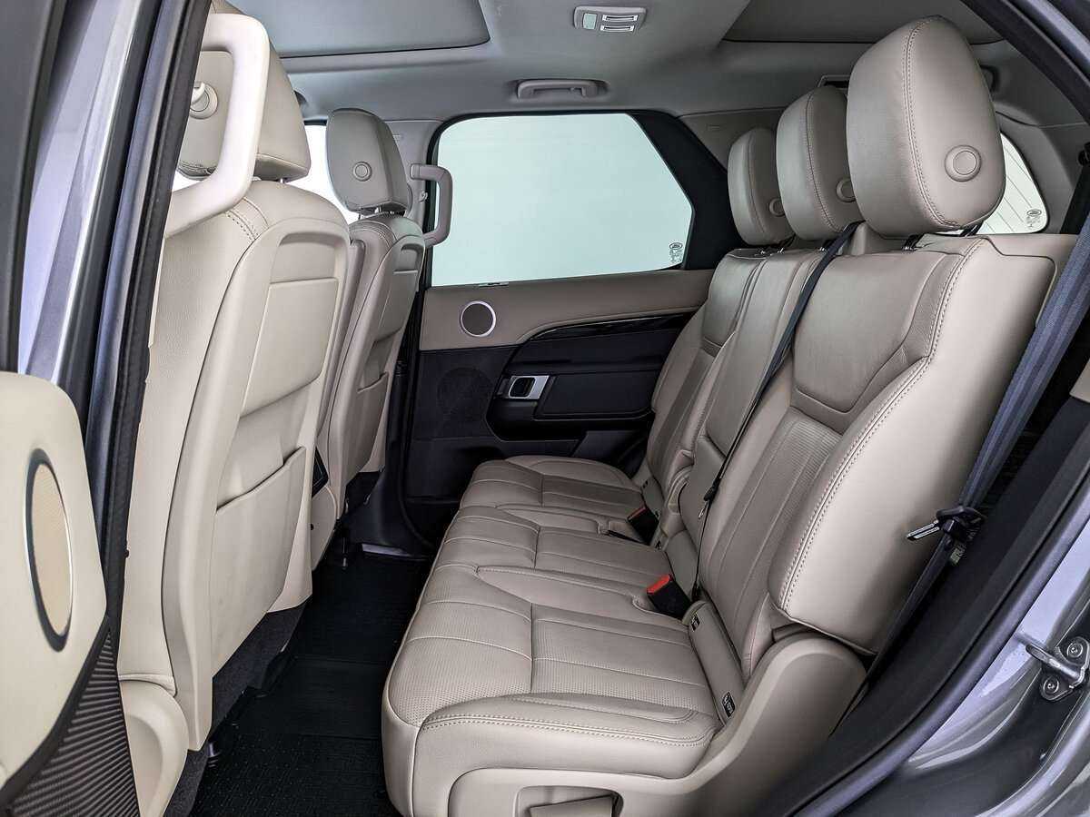 Land Rover Discovery с пробегом — 2018 год. Фото: #13