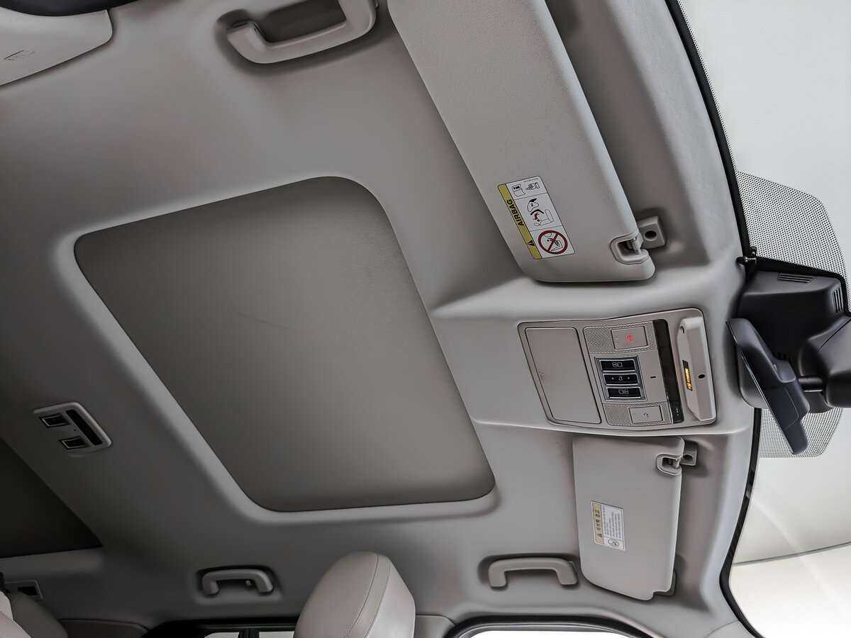 Land Rover Discovery с пробегом — 2018 год. Фото: #17