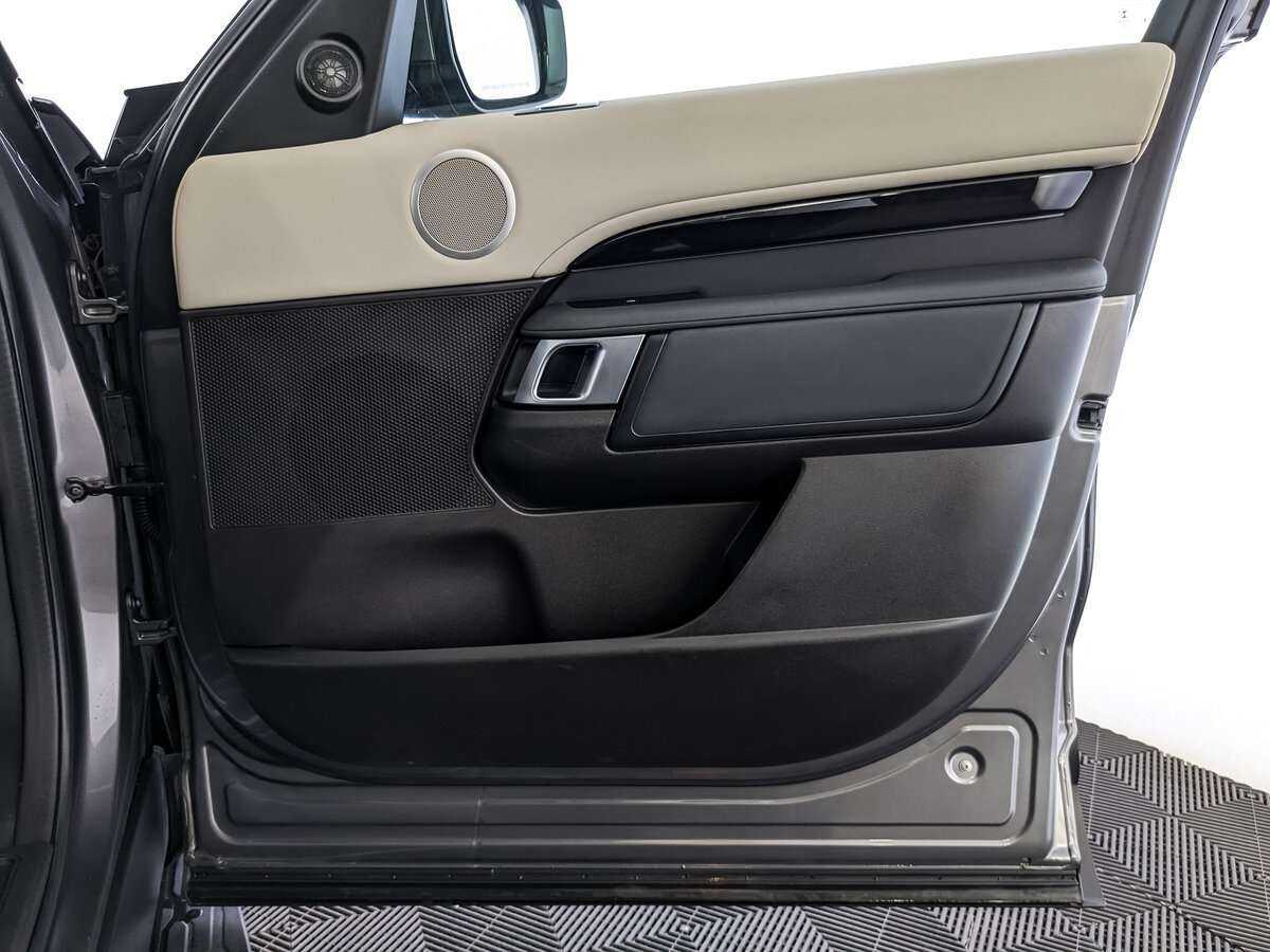 Land Rover Discovery с пробегом — 2018 год. Фото: #19
