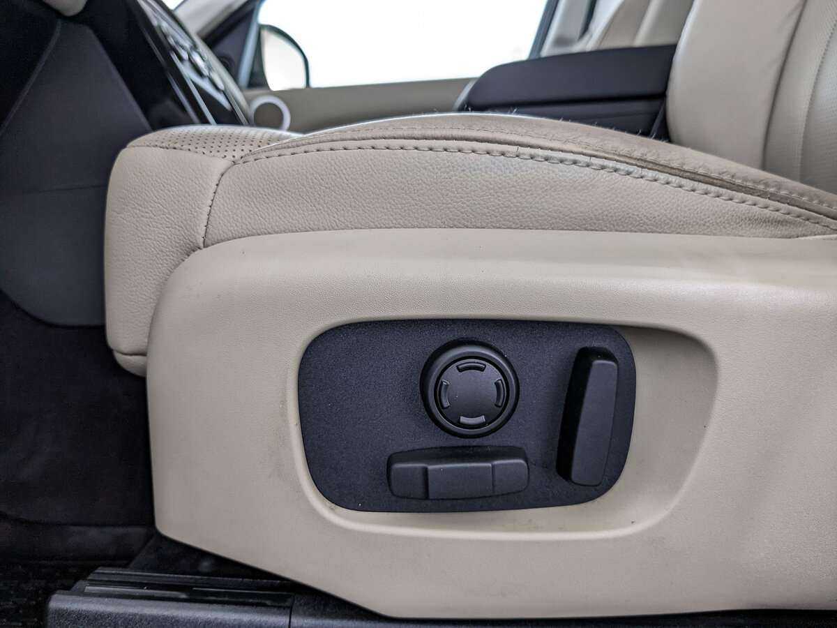 Land Rover Discovery с пробегом — 2018 год. Фото: #20