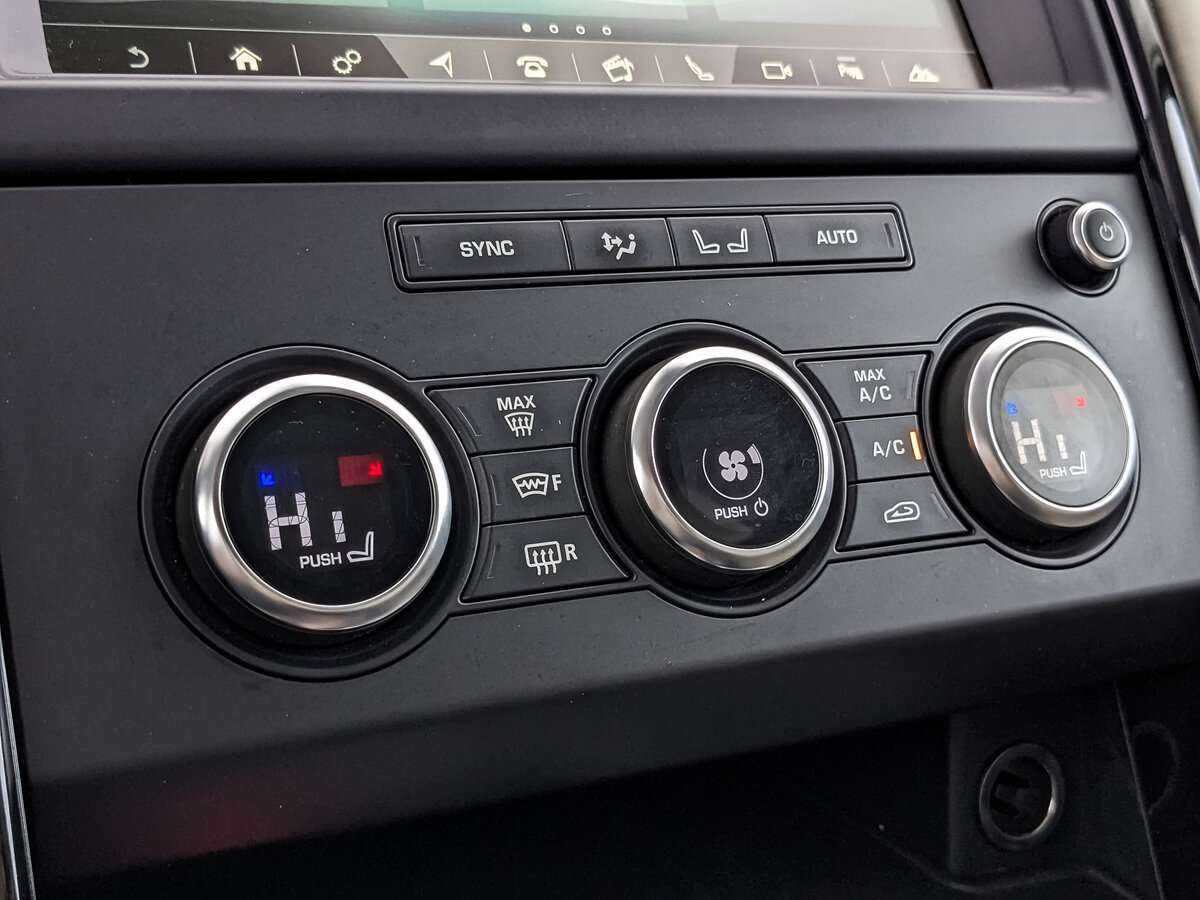 Land Rover Discovery с пробегом — 2018 год. Фото: #22