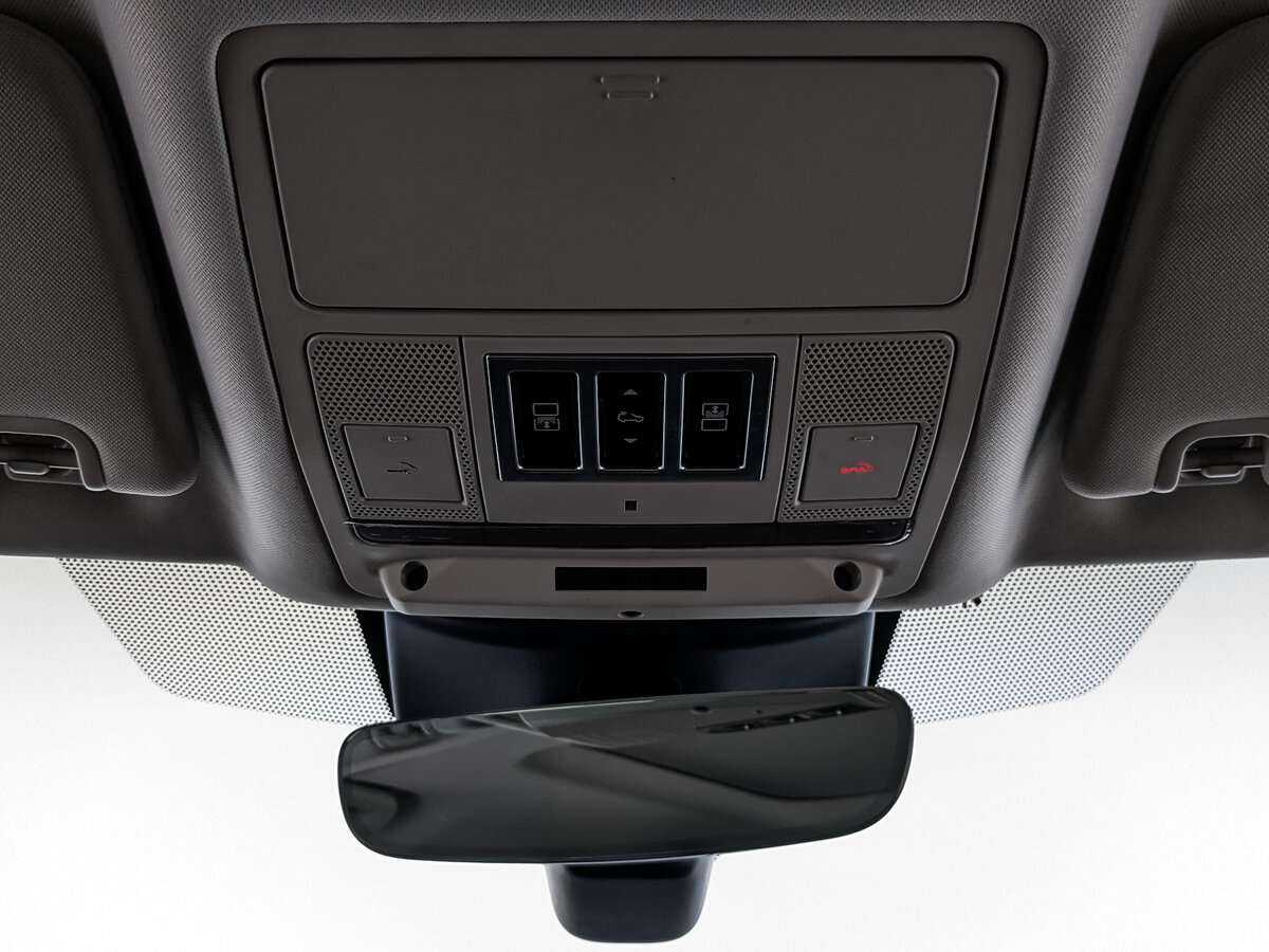 Land Rover Discovery с пробегом — 2018 год. Фото: #23