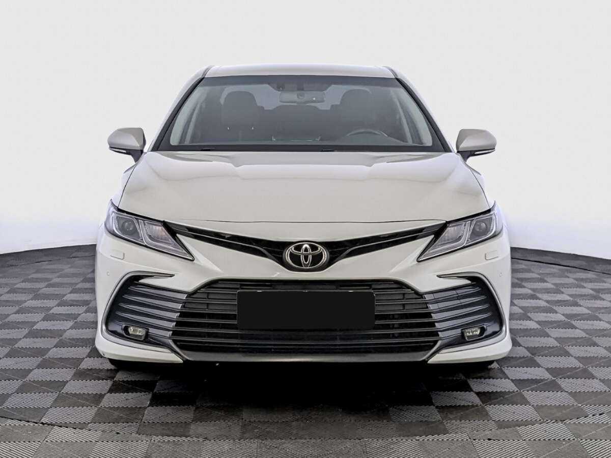 Toyota Camry с пробегом — 2022 год. Фото: #1