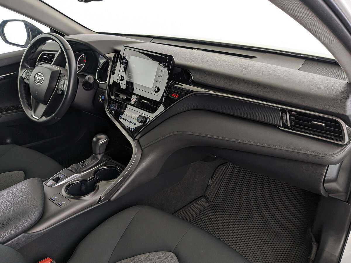Toyota Camry с пробегом — 2022 год. Фото: #8