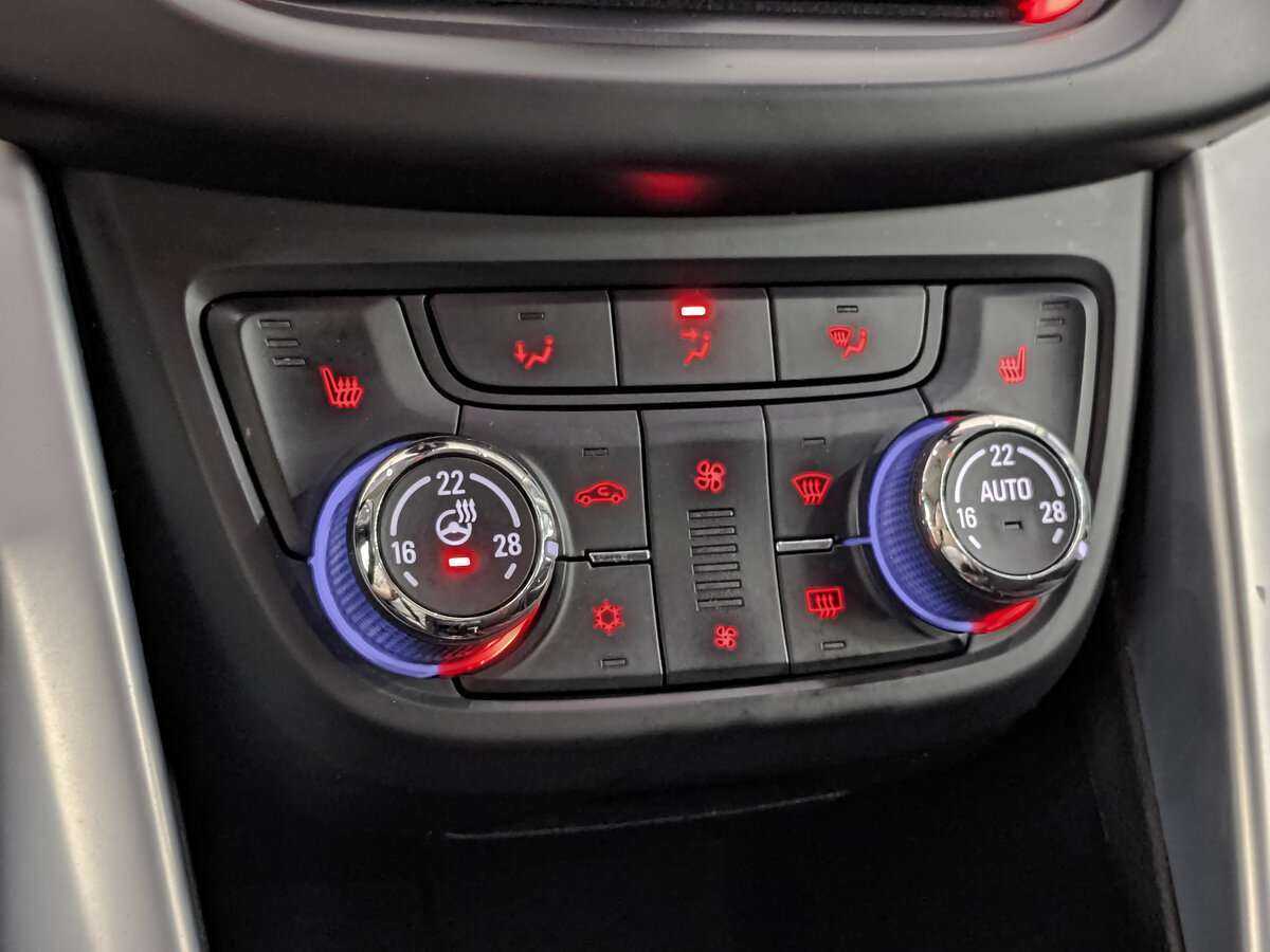 Opel Zafira с пробегом — 2014 год. Фото: #16