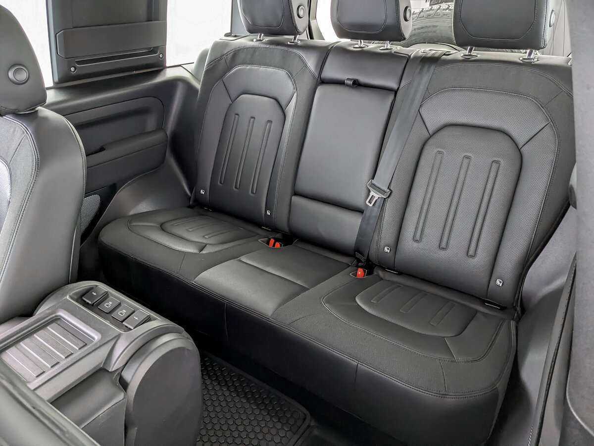 Land Rover Defender с пробегом — 2021 год. Фото: #6