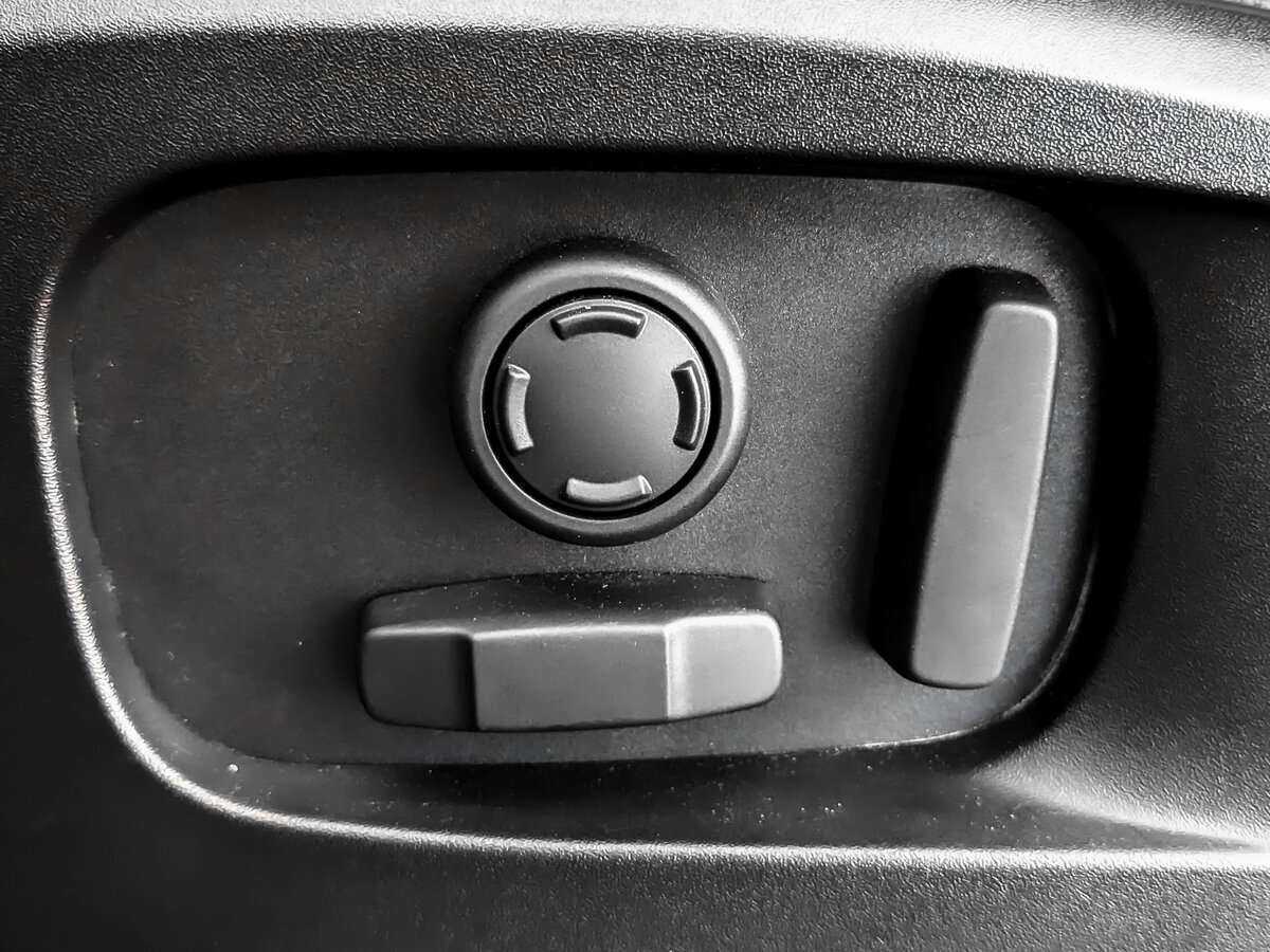 Land Rover Defender с пробегом — 2021 год. Фото: #11