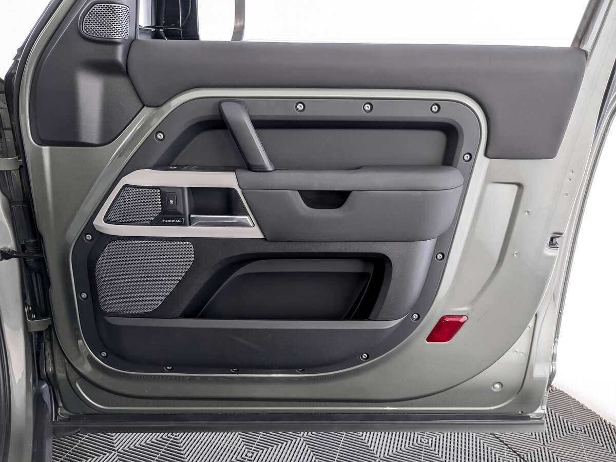 Land Rover Defender с пробегом — 2021 год. Фото: #15