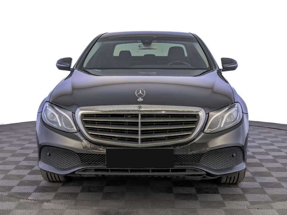 Mercedes-Benz E-Класс с пробегом — 2018 год. Фото: #1