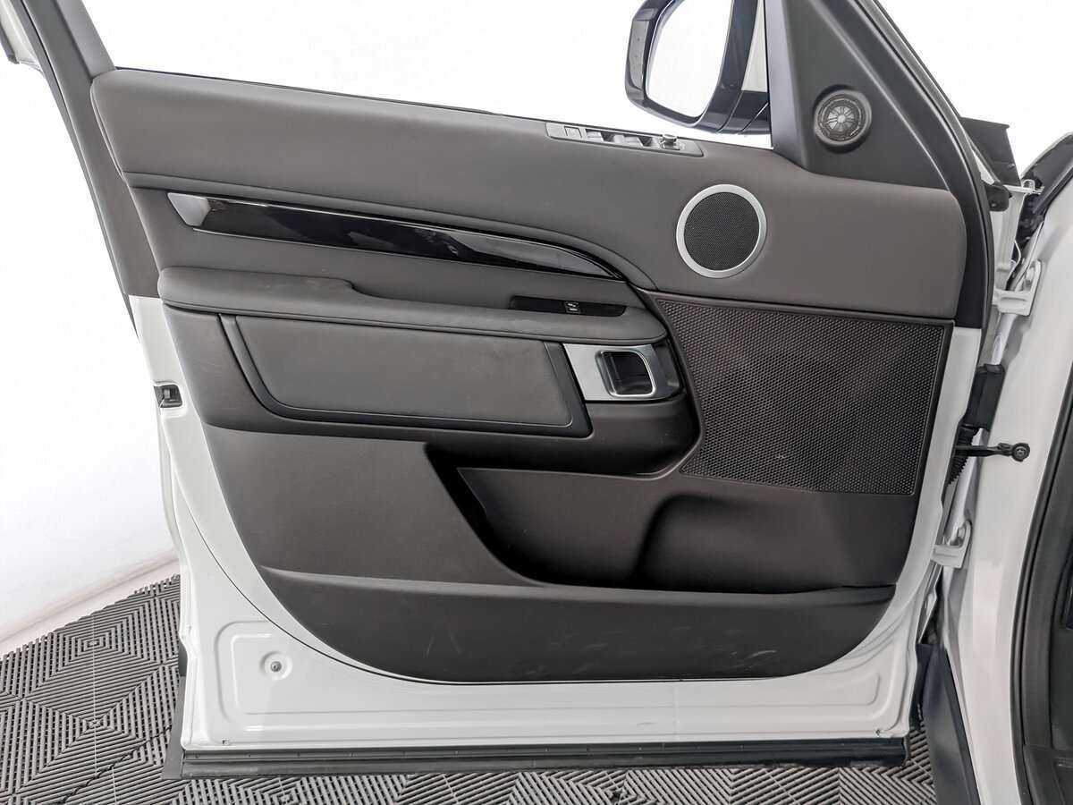 Land Rover Discovery с пробегом — 2018 год. Фото: #12