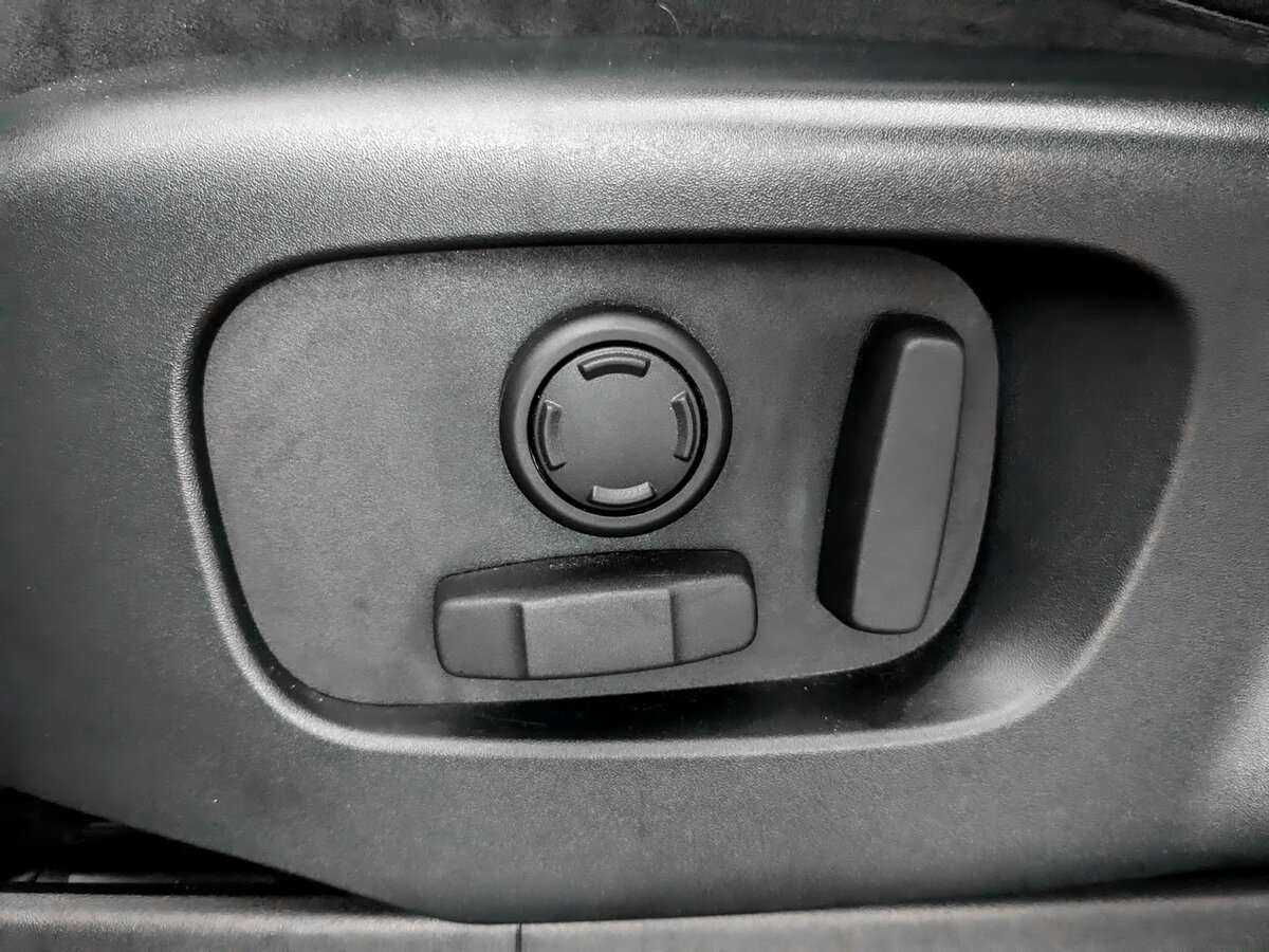 Land Rover Discovery с пробегом — 2018 год. Фото: #14