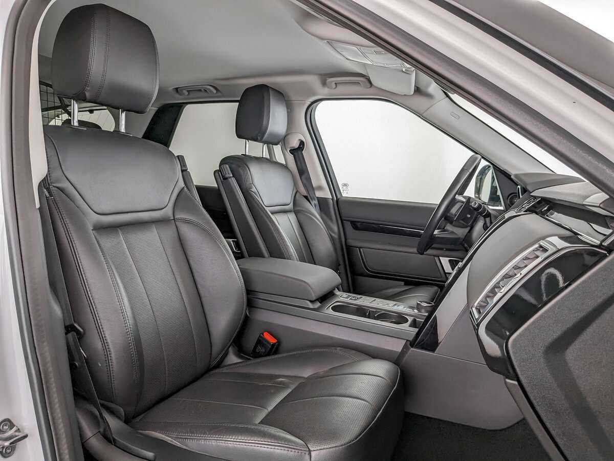 Land Rover Discovery с пробегом — 2018 год. Фото: #17