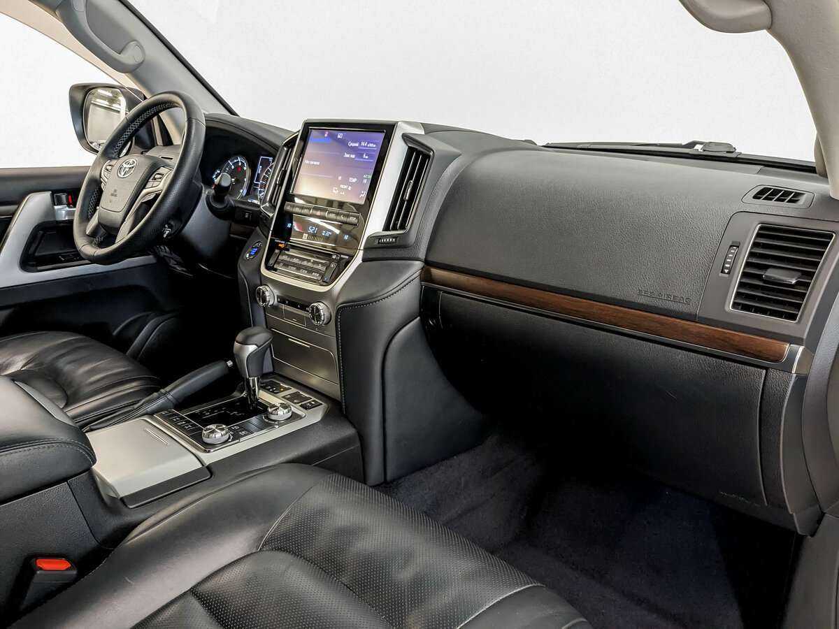 Toyota Land Cruiser с пробегом — 2017 год. Фото: #8