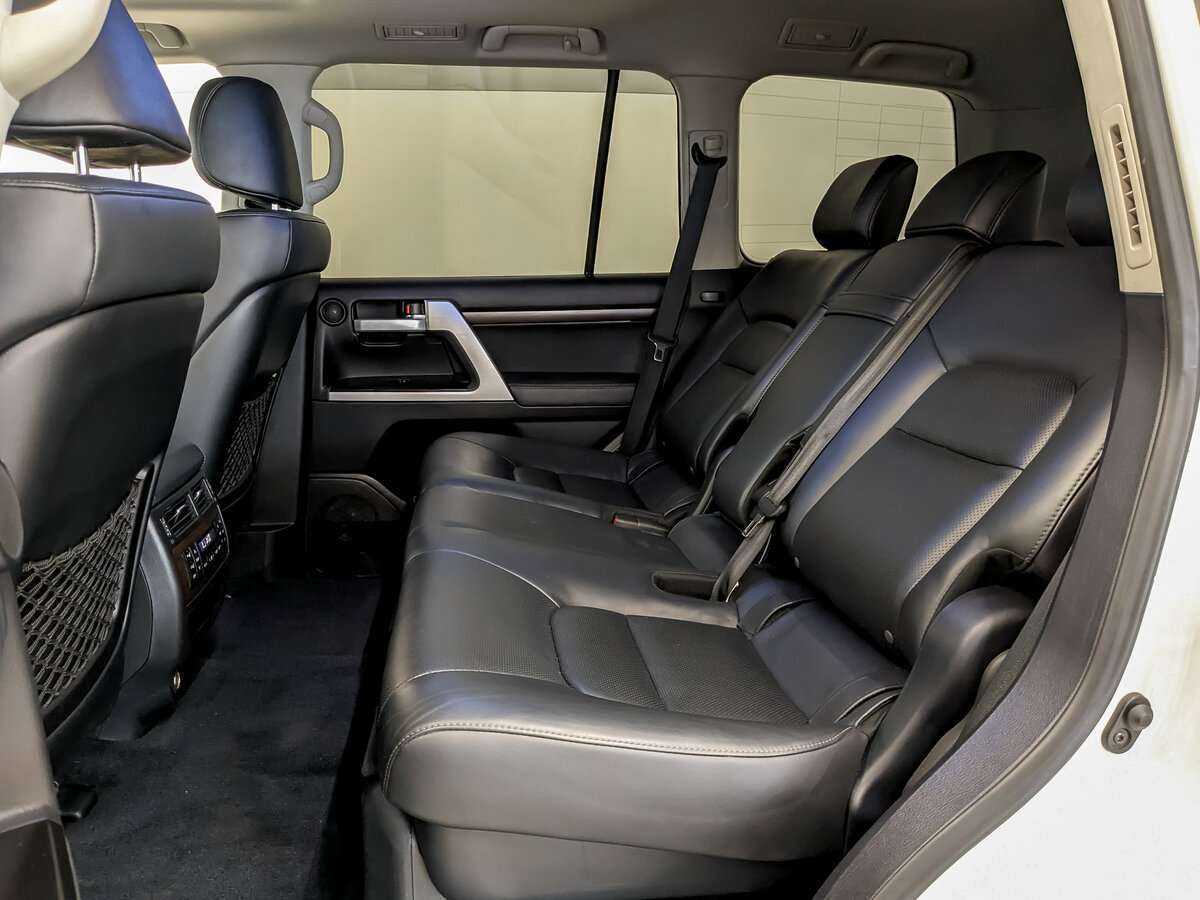 Toyota Land Cruiser с пробегом — 2017 год. Фото: #9