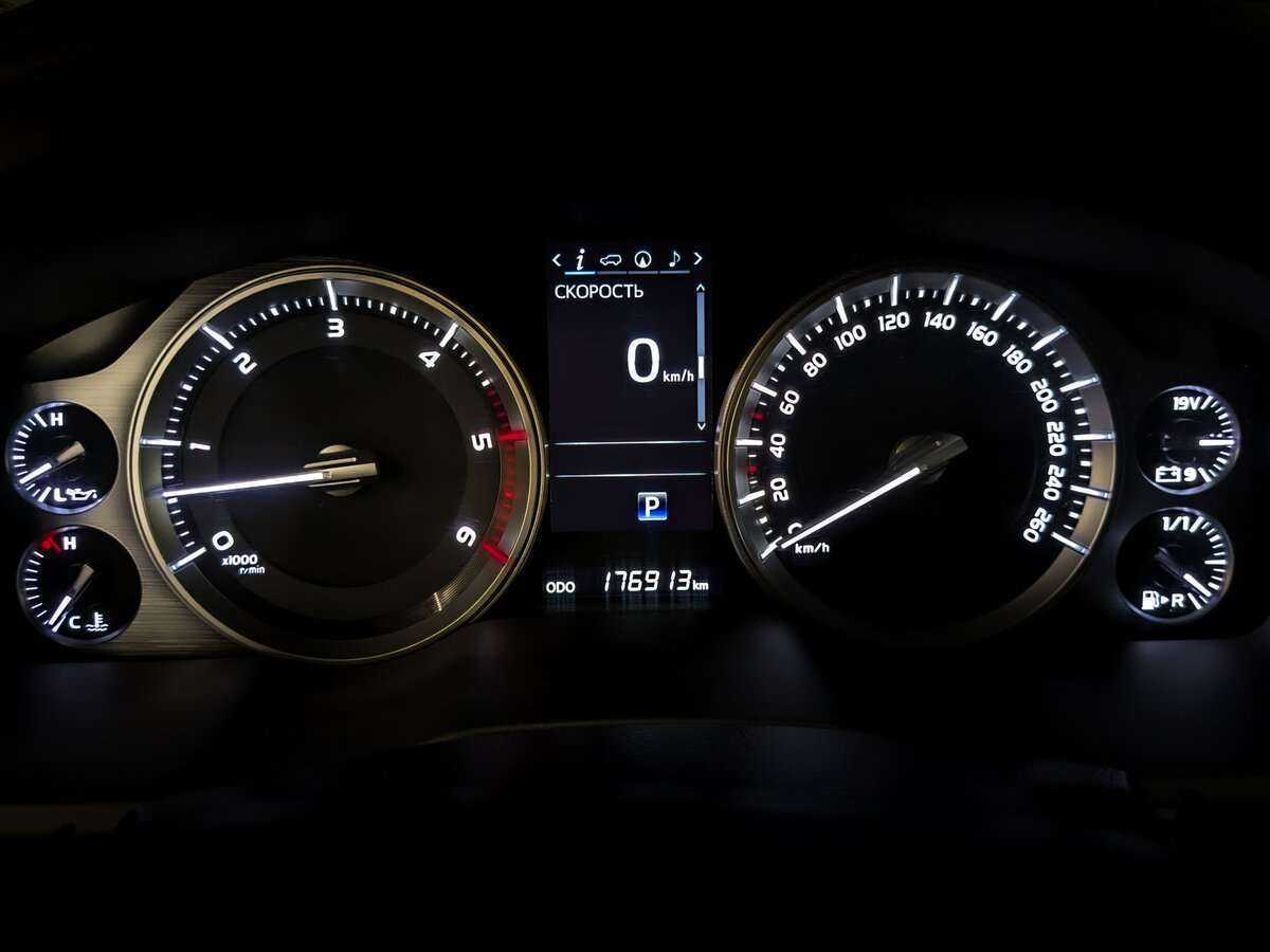 Toyota Land Cruiser с пробегом — 2017 год. Фото: #10