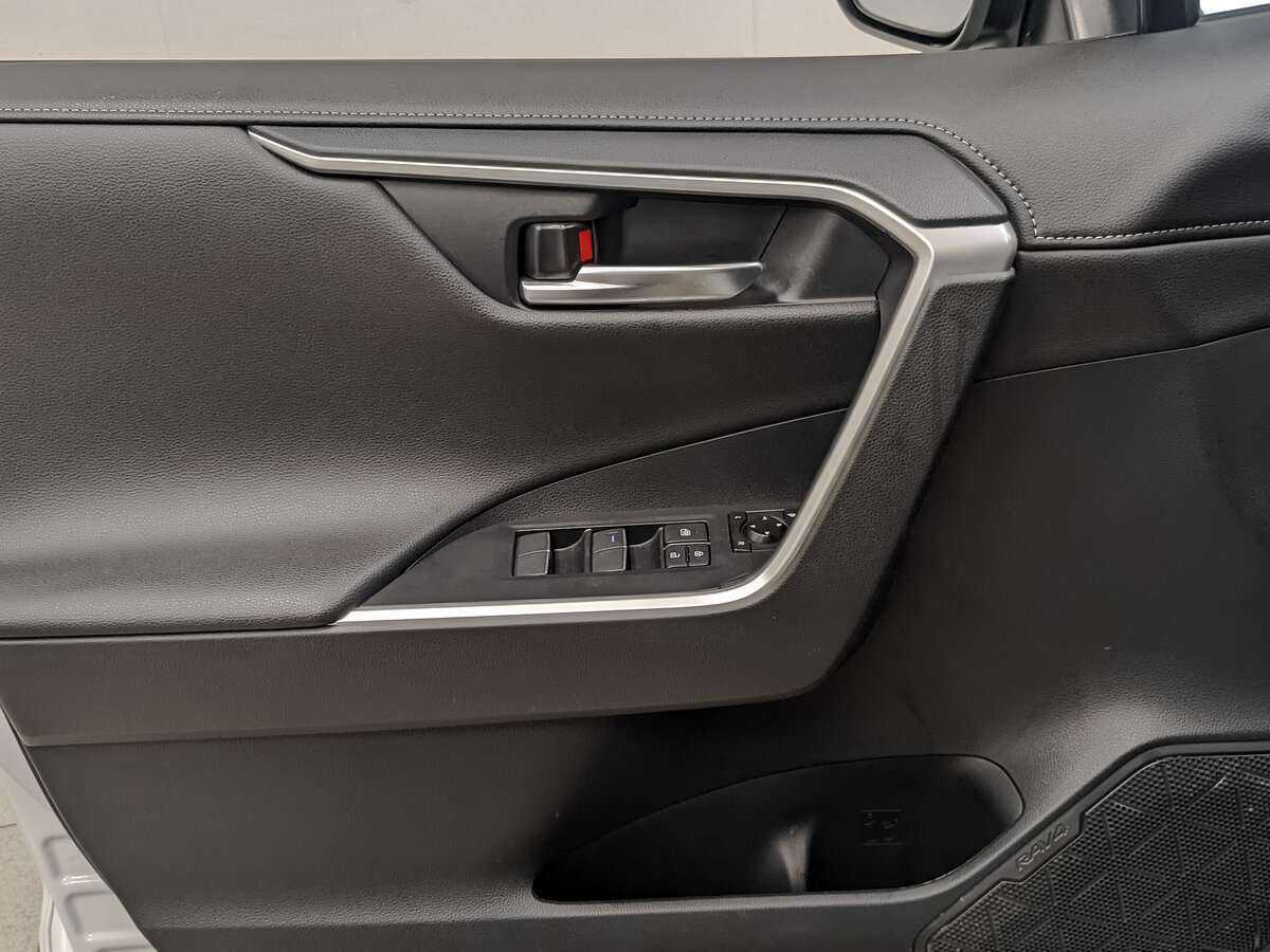 Toyota RAV4 с пробегом — 2021 год. Фото: #14