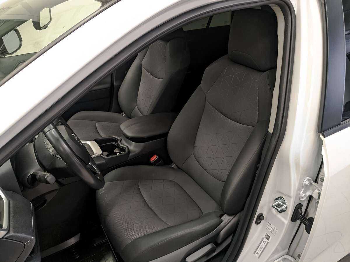 Toyota RAV4 с пробегом — 2021 год. Фото: #15