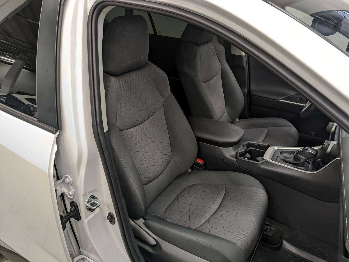 Toyota RAV4 с пробегом — 2021 год. Фото: #19