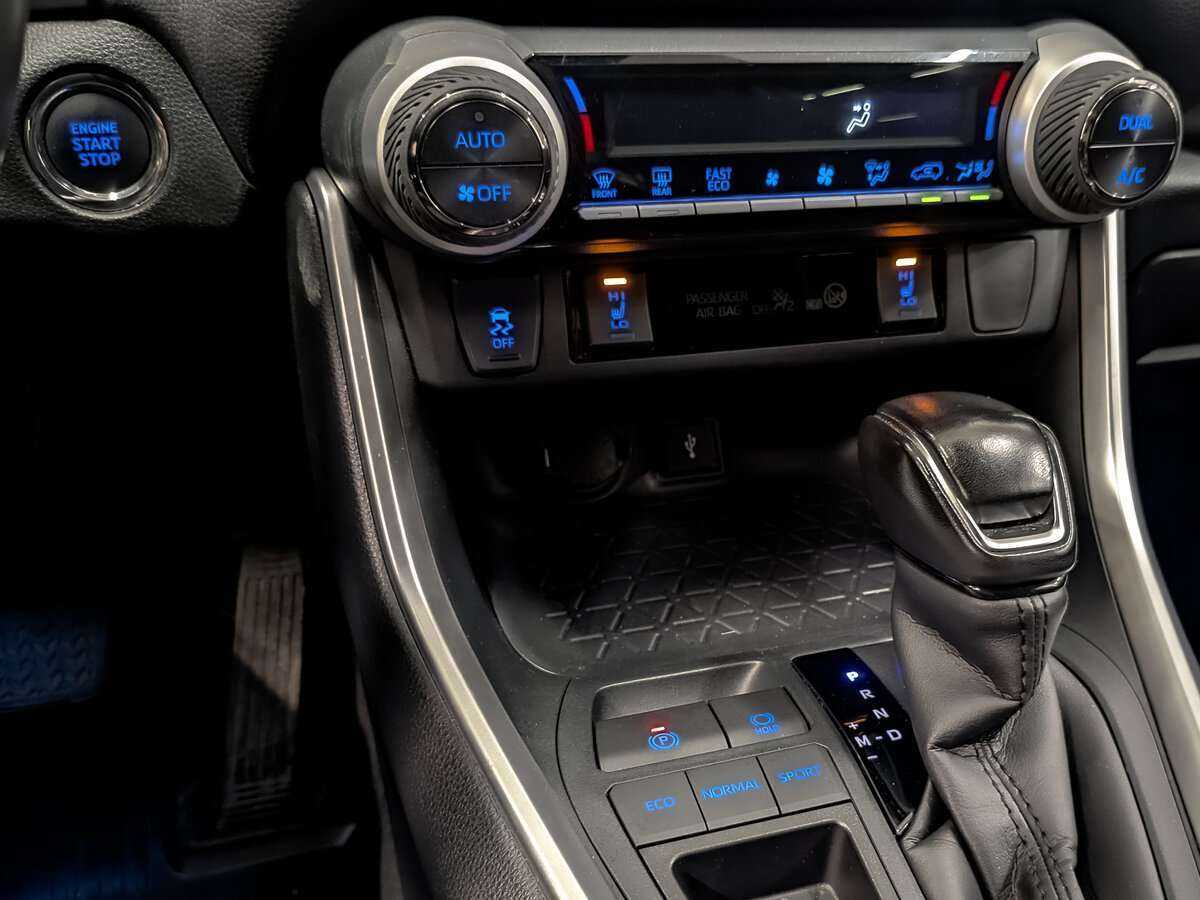 Toyota RAV4 с пробегом — 2021 год. Фото: #21