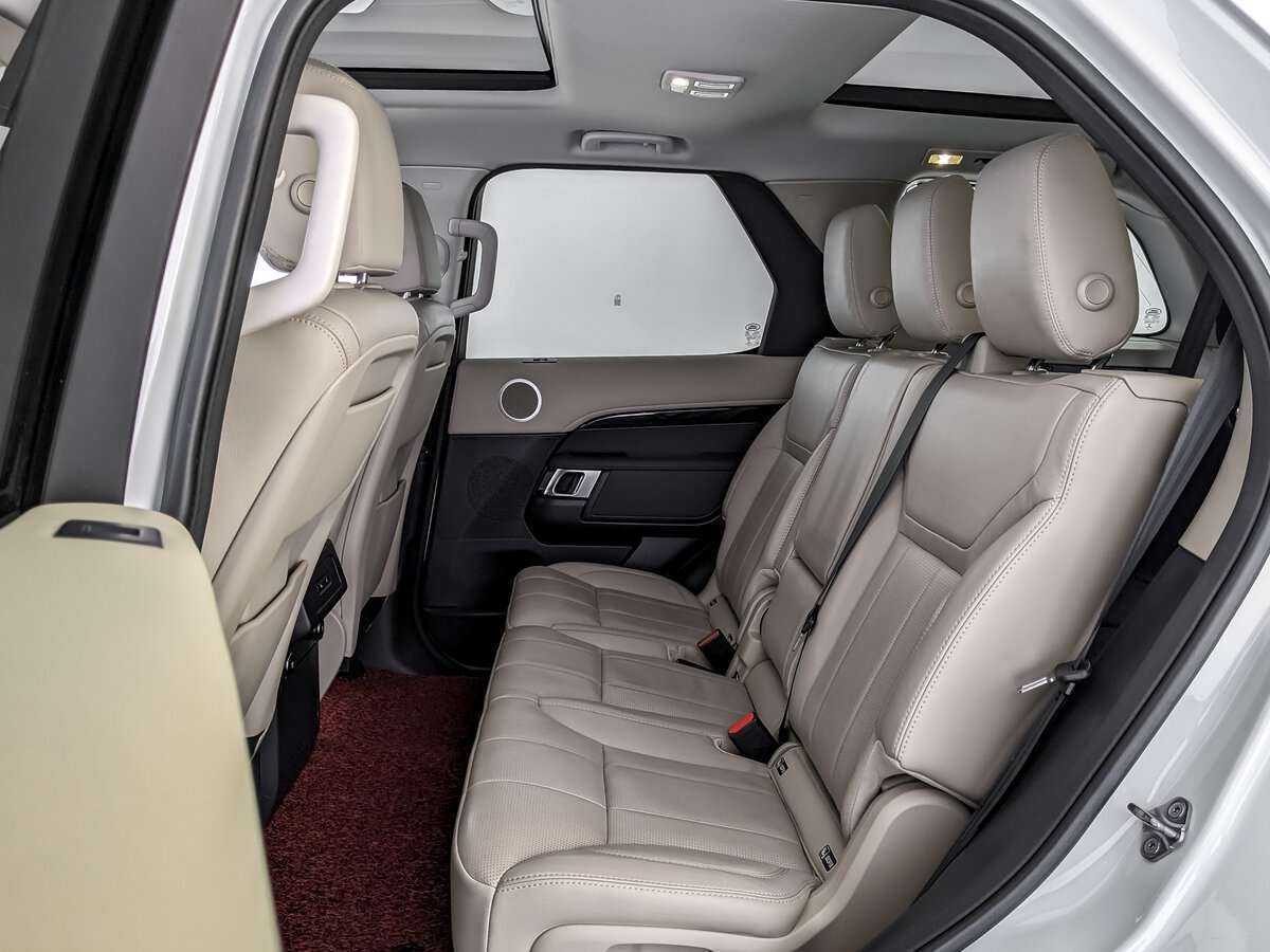 Land Rover Discovery с пробегом — 2018 год. Фото: #9