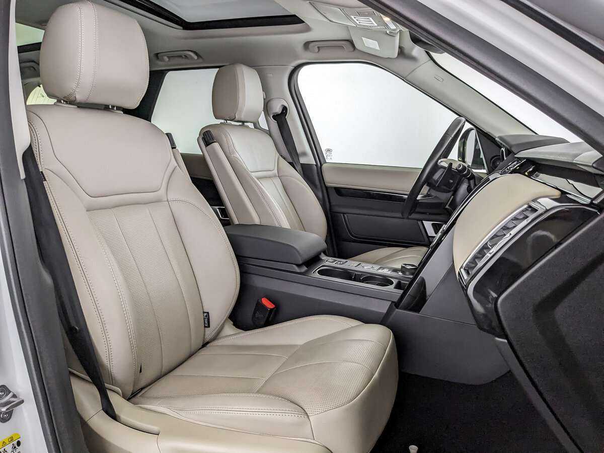 Land Rover Discovery с пробегом — 2018 год. Фото: #19