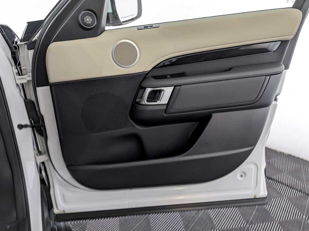 Land Rover Discovery с пробегом — 2018 год. Фото: #20