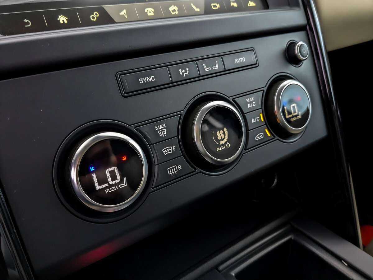 Land Rover Discovery с пробегом — 2018 год. Фото: #21