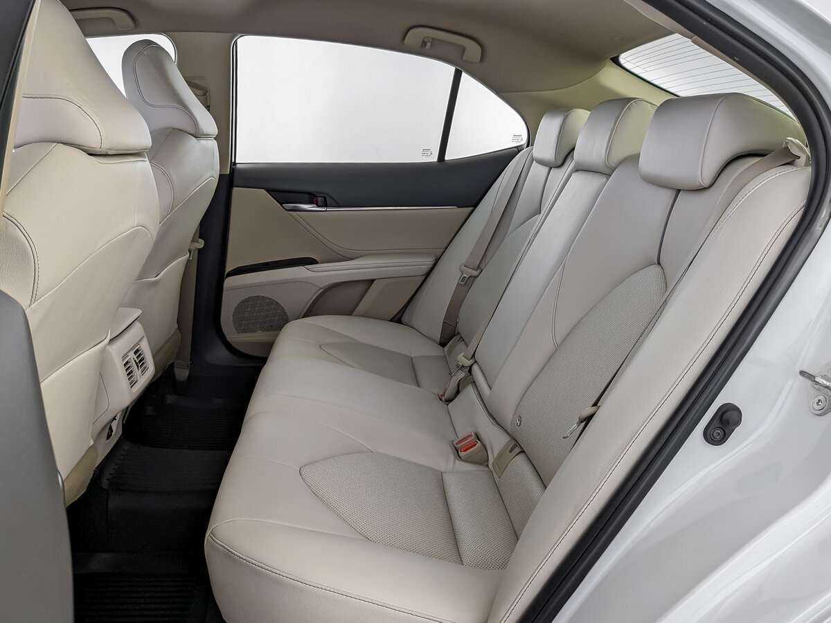 Toyota Camry с пробегом — 2021 год. Фото: #9
