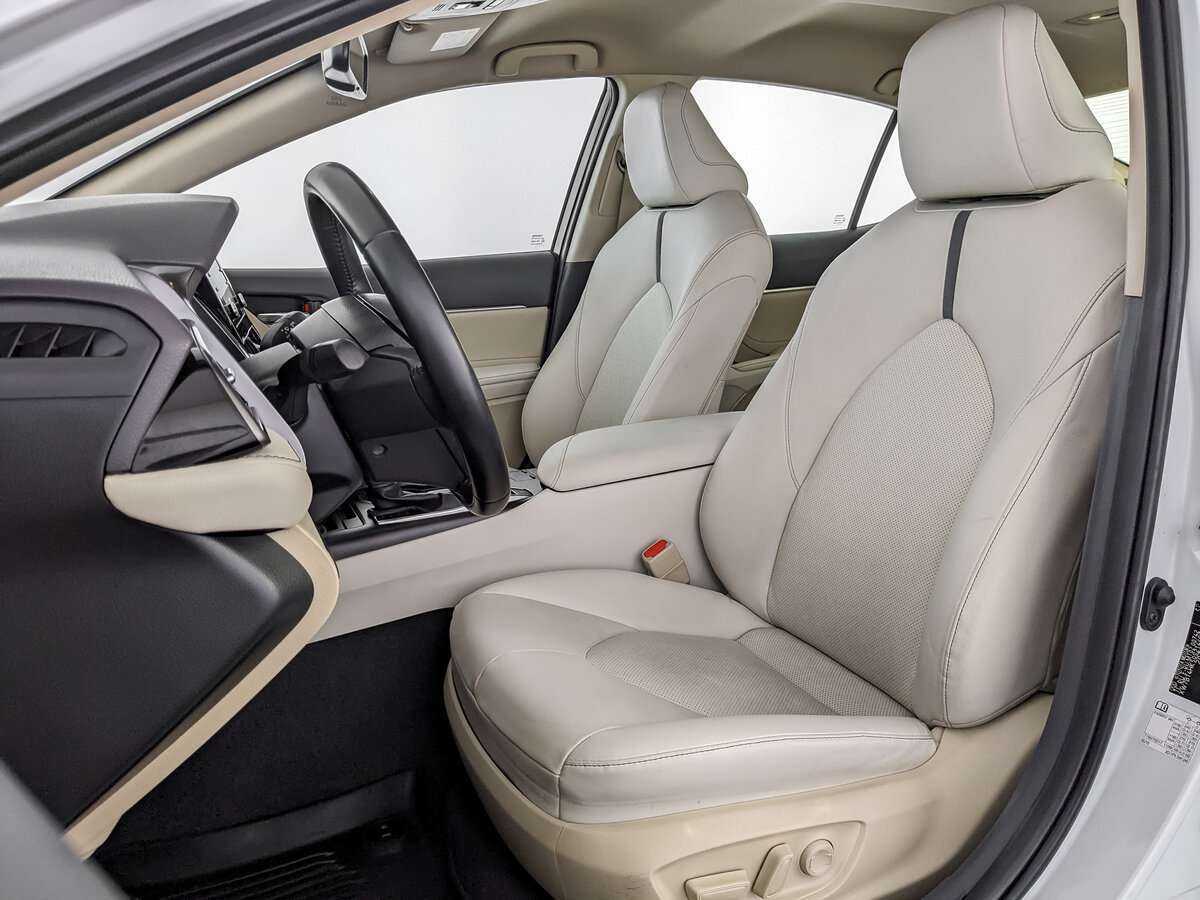 Toyota Camry с пробегом — 2021 год. Фото: #15