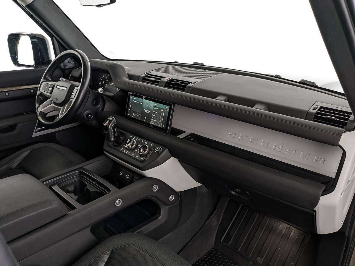 Land Rover Defender с пробегом — 2020 год. Фото: #8