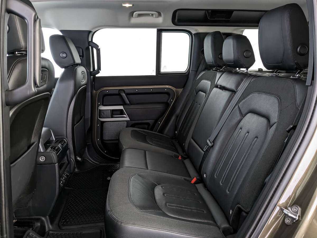 Land Rover Defender с пробегом — 2020 год. Фото: #13