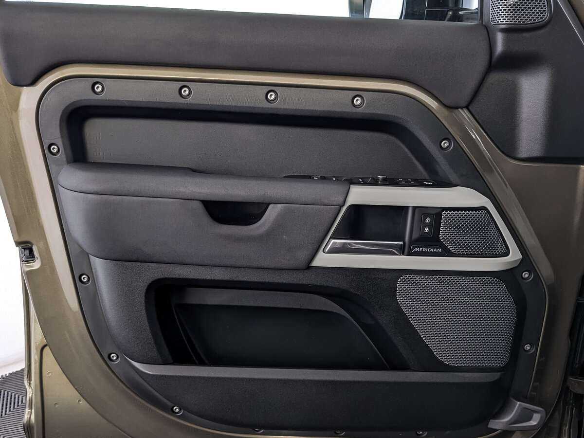 Land Rover Defender с пробегом — 2020 год. Фото: #14