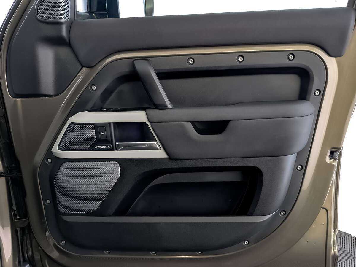 Land Rover Defender с пробегом — 2020 год. Фото: #20