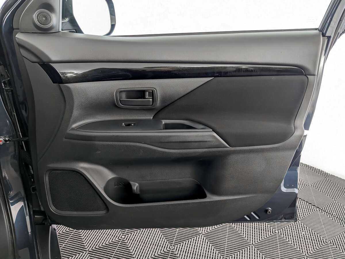 Mitsubishi Outlander с пробегом — 2019 год. Фото: #19