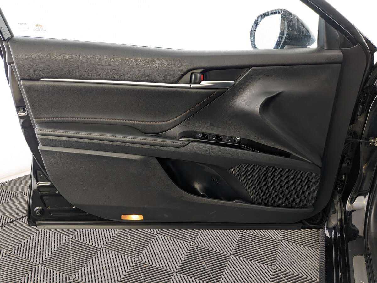 Toyota Camry с пробегом — 2019 год. Фото: #14