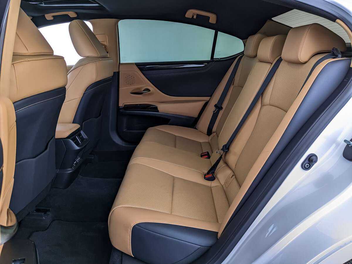 Lexus ES с пробегом — 2022 год. Фото: #13