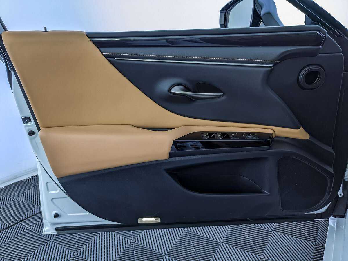 Lexus ES с пробегом — 2022 год. Фото: #14