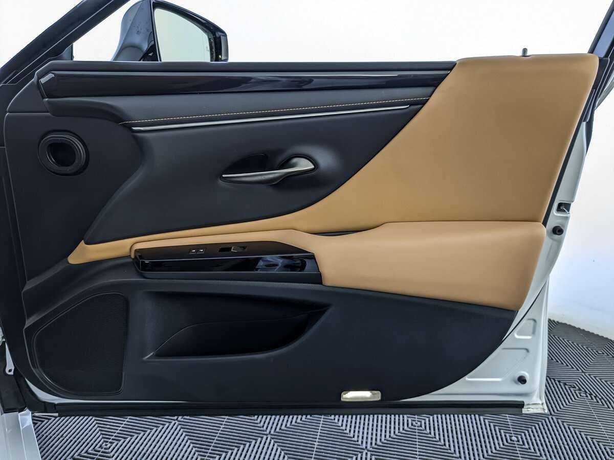 Lexus ES с пробегом — 2022 год. Фото: #20