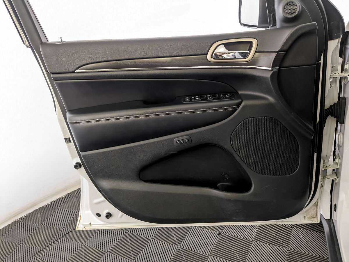 Jeep Grand Cherokee с пробегом — 2014 год. Фото: #17