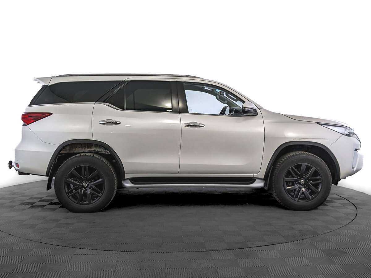 Toyota Fortuner с пробегом — 2019 год. Фото: #3